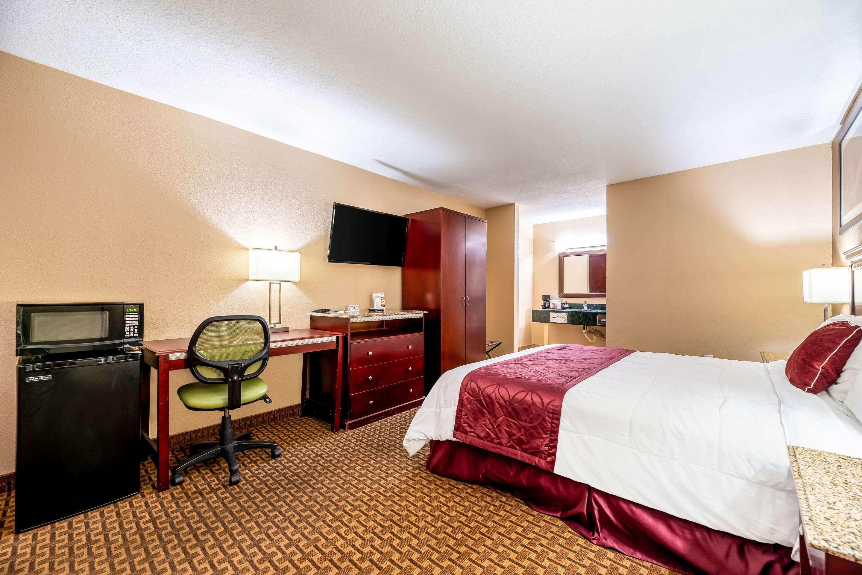 Rodeway Inn ブッシュネル  エクステリア 写真