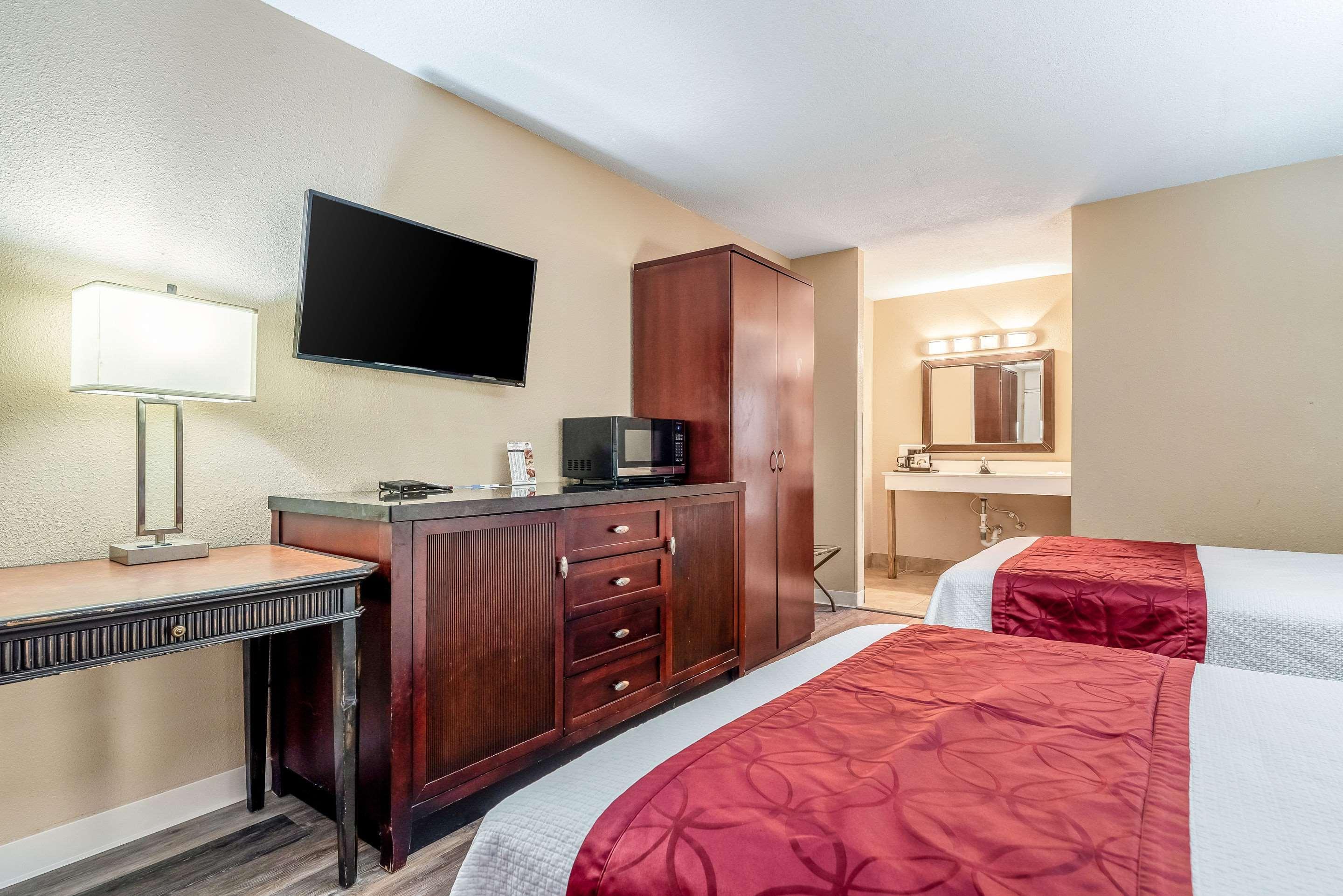 Rodeway Inn ブッシュネル  エクステリア 写真