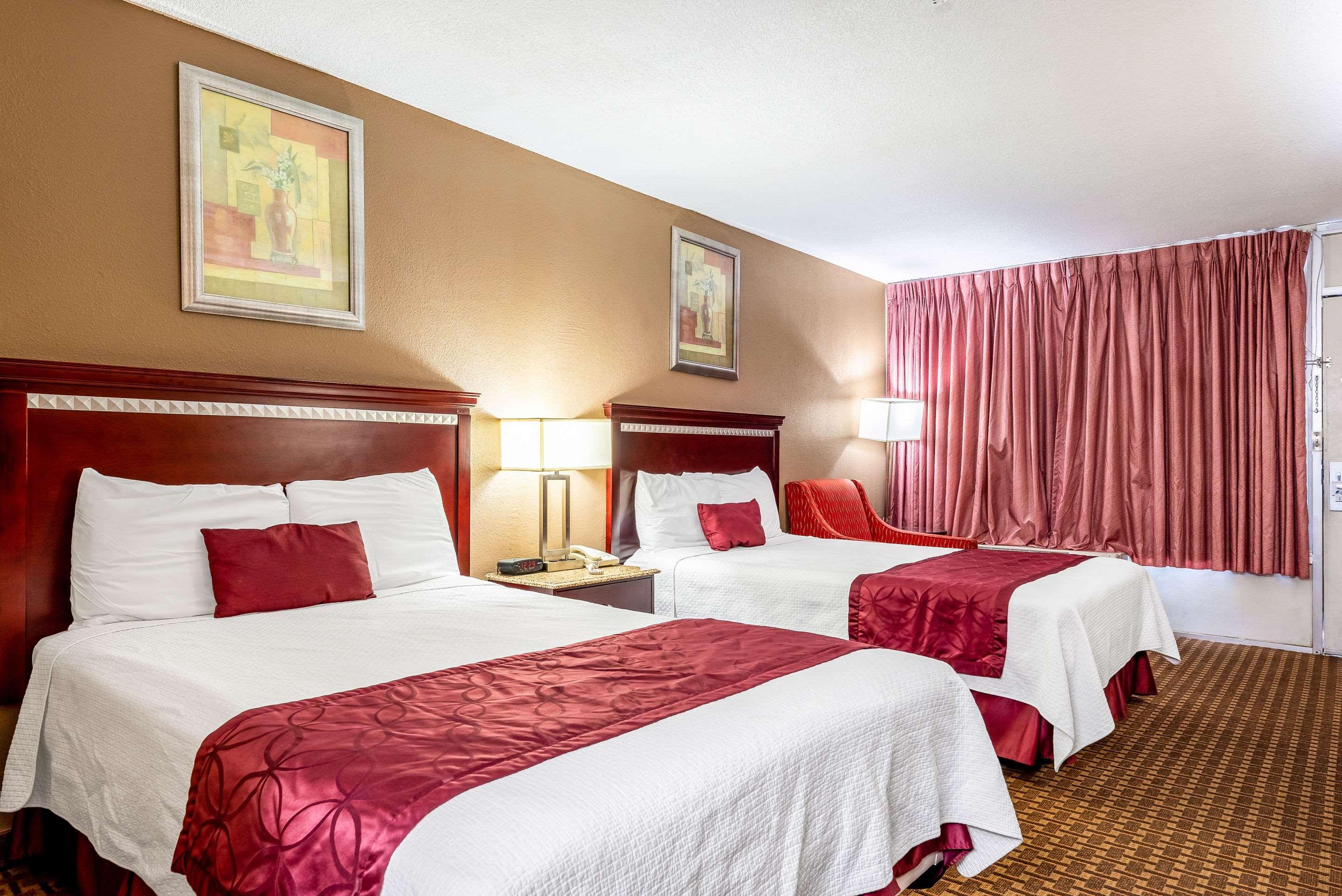 Rodeway Inn ブッシュネル  エクステリア 写真