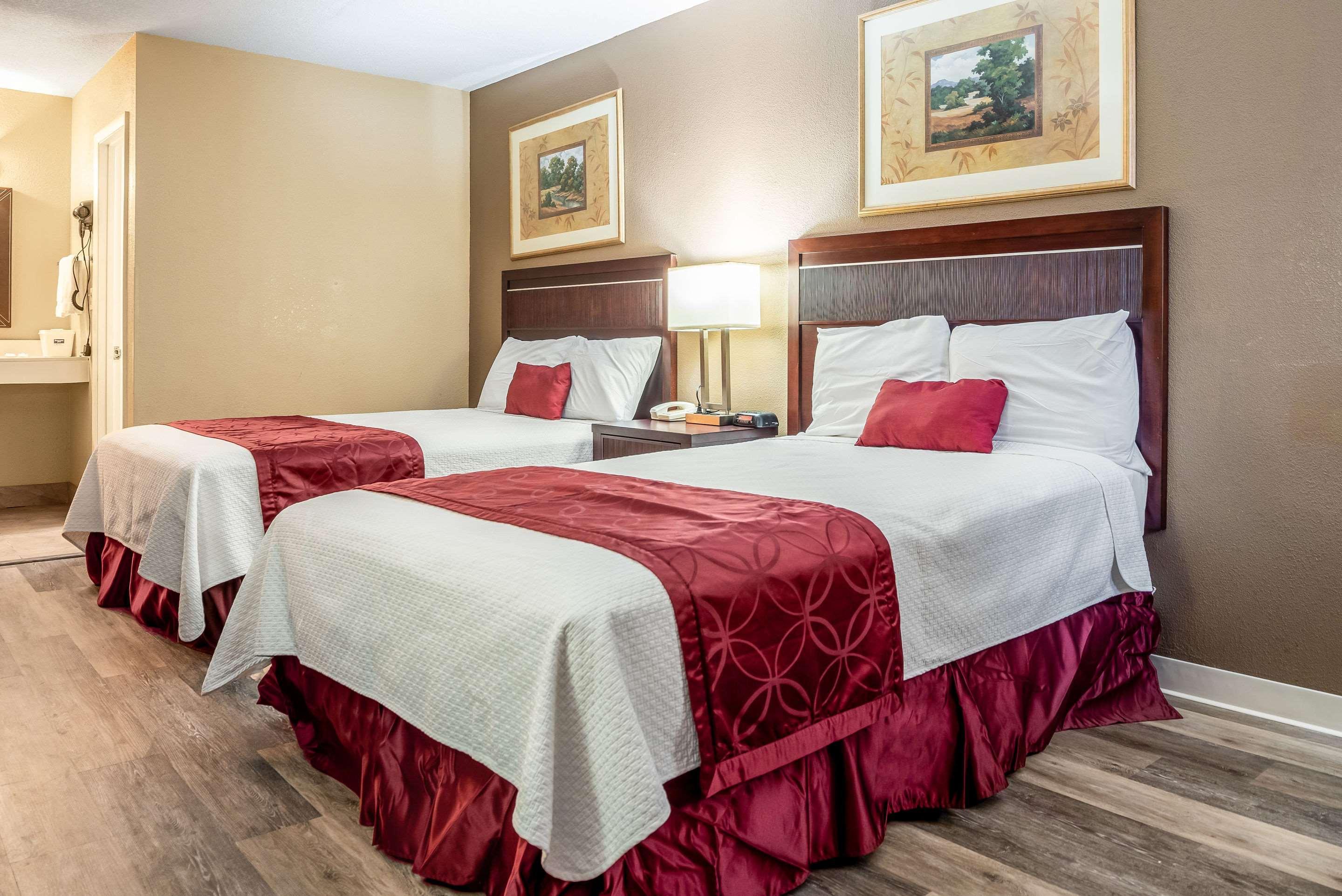 Rodeway Inn ブッシュネル  エクステリア 写真