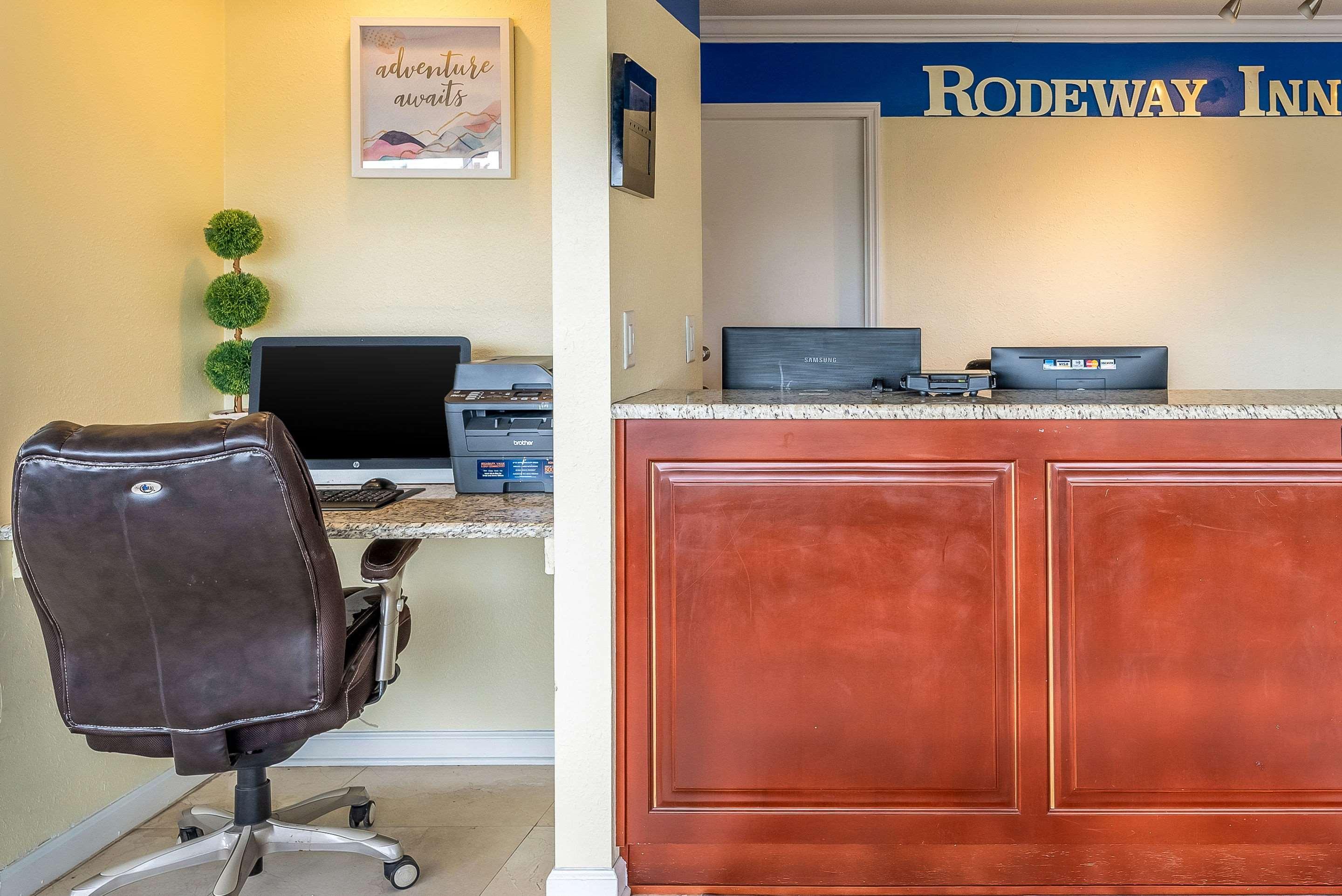 Rodeway Inn ブッシュネル  エクステリア 写真