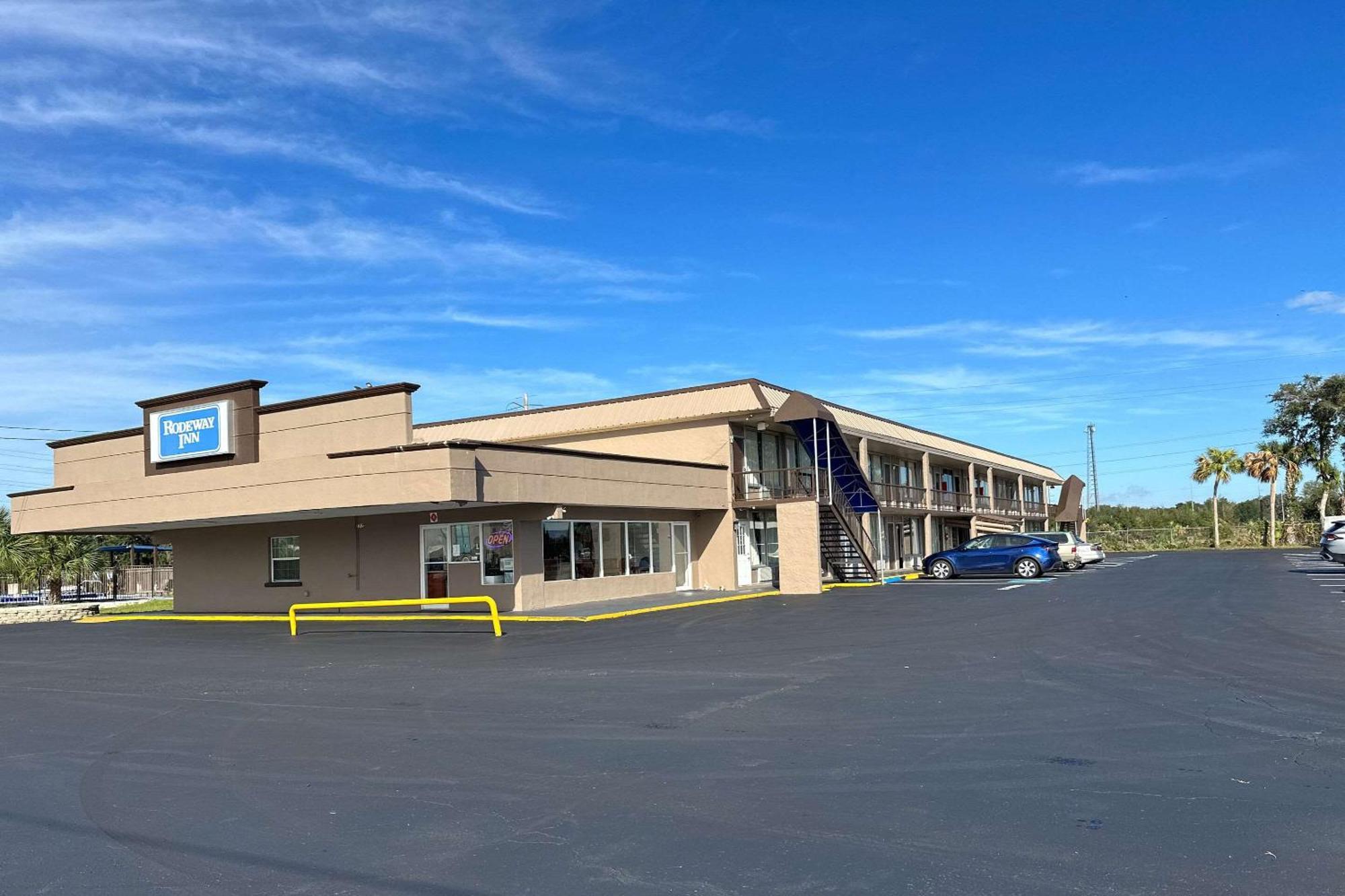 Rodeway Inn ブッシュネル  エクステリア 写真