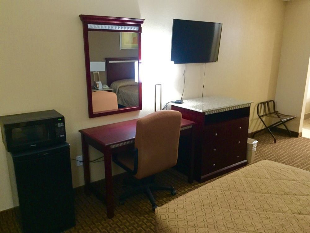 Rodeway Inn ブッシュネル  エクステリア 写真