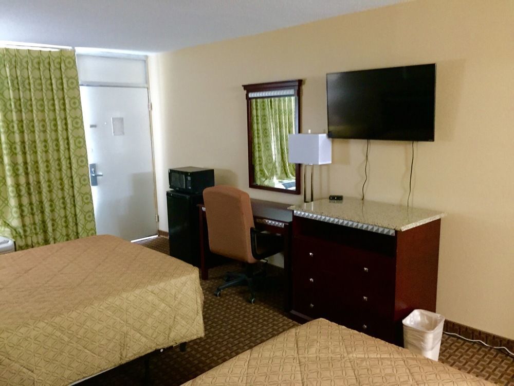 Rodeway Inn ブッシュネル  エクステリア 写真