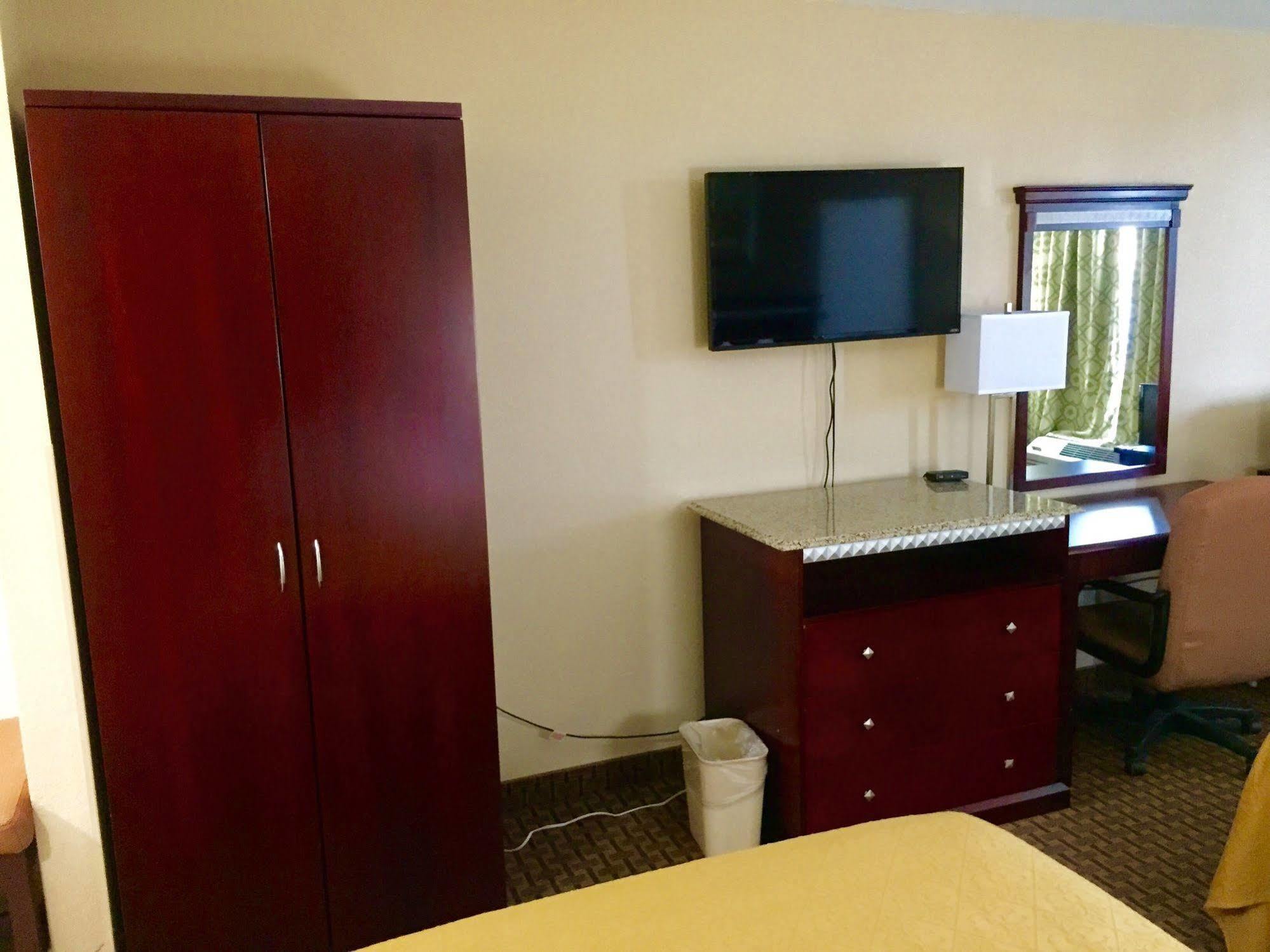 Rodeway Inn ブッシュネル  エクステリア 写真