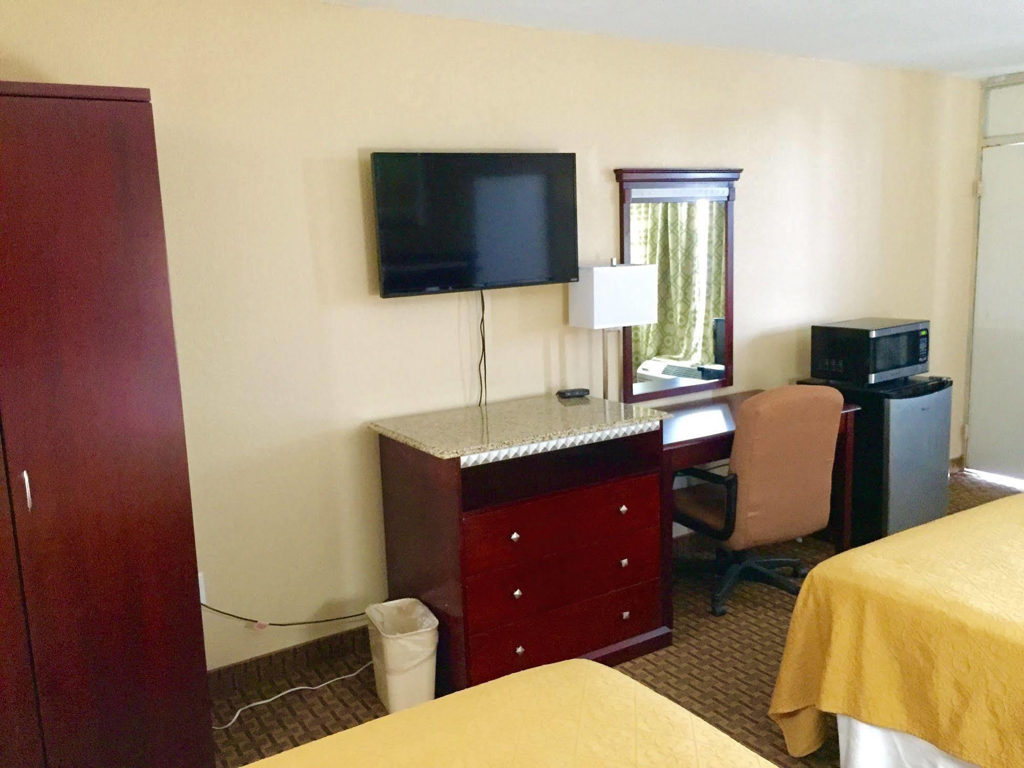 Rodeway Inn ブッシュネル  エクステリア 写真