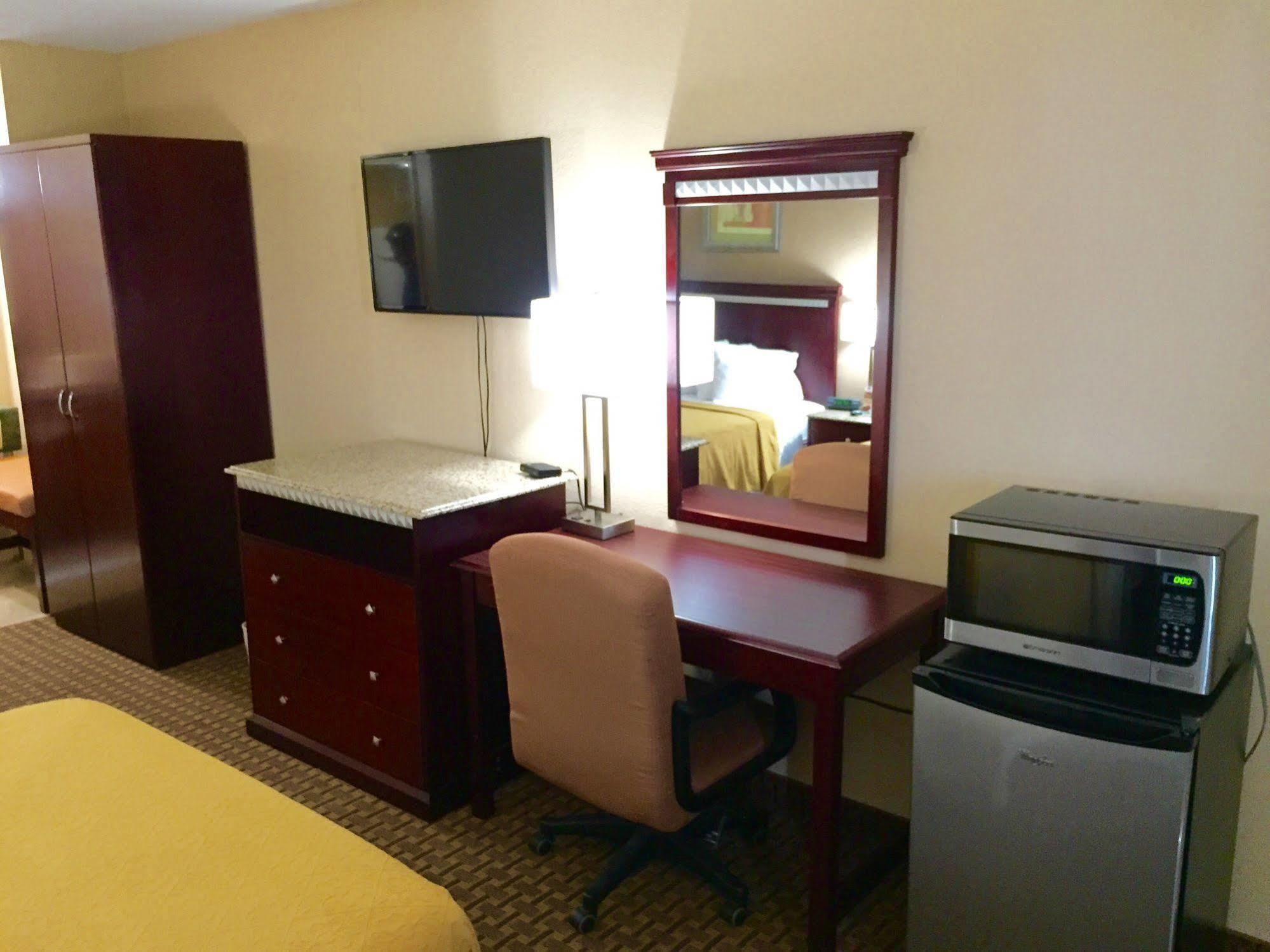 Rodeway Inn ブッシュネル  エクステリア 写真