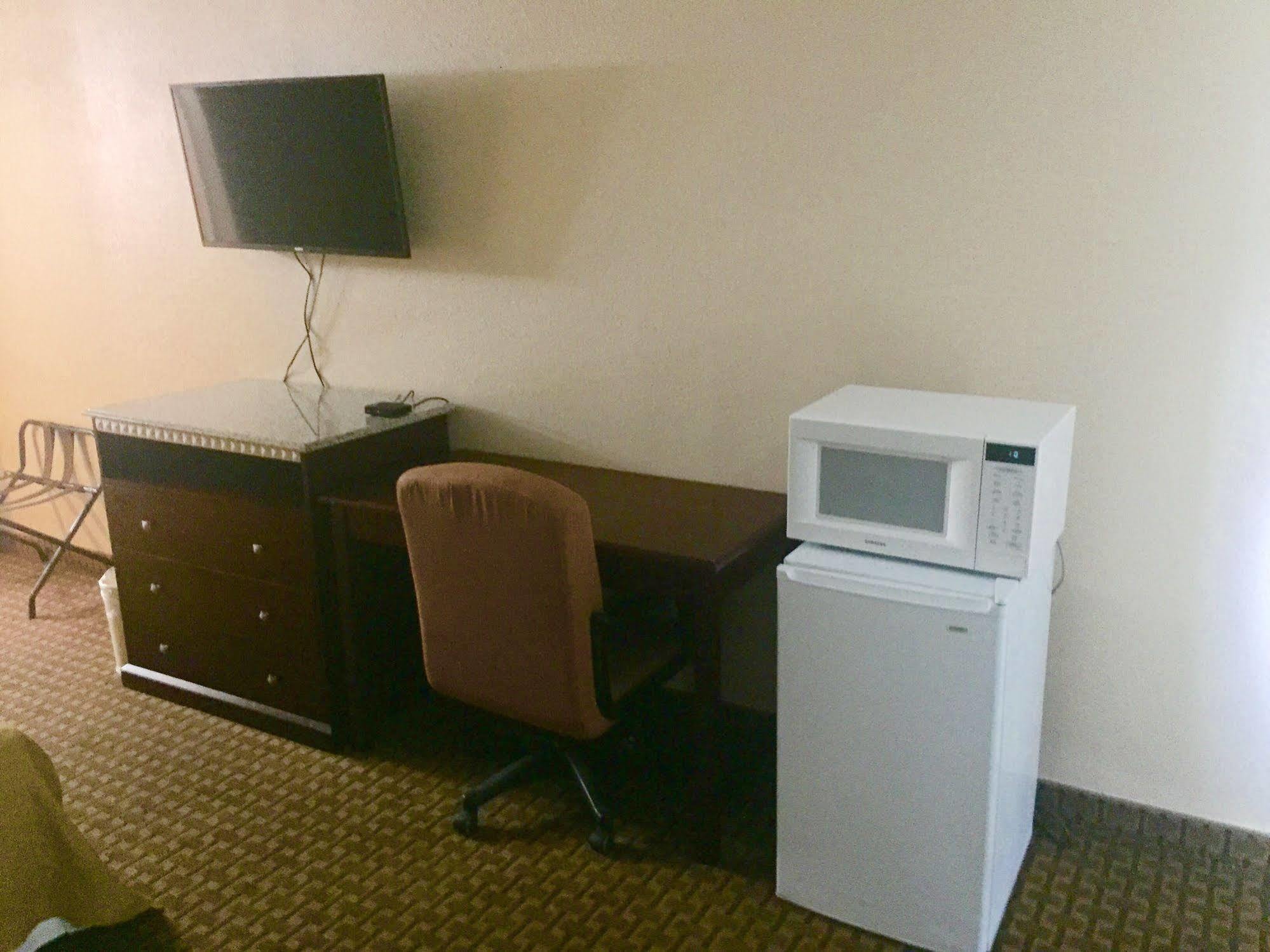 Rodeway Inn ブッシュネル  エクステリア 写真