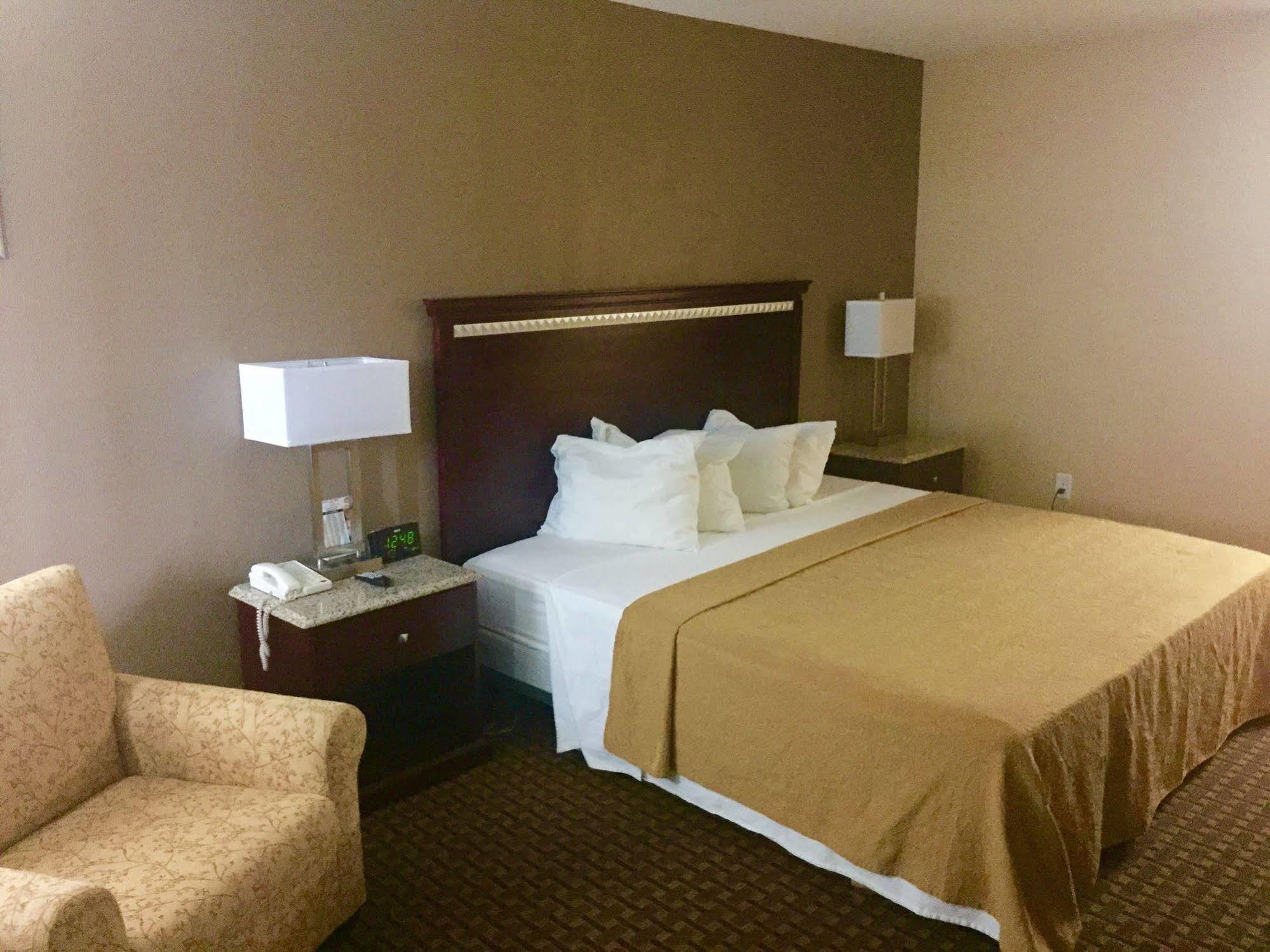 Rodeway Inn ブッシュネル  エクステリア 写真