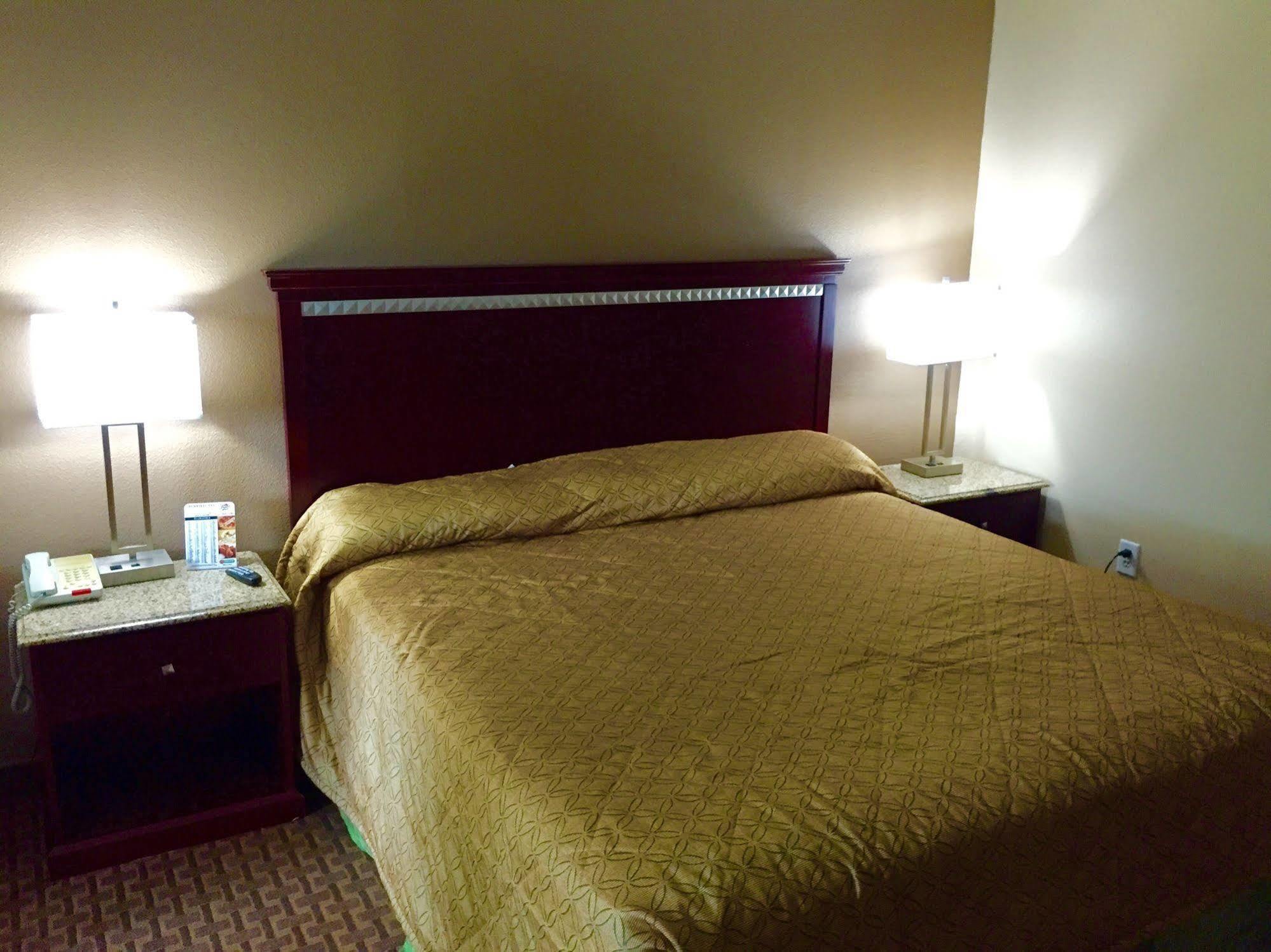 Rodeway Inn ブッシュネル  エクステリア 写真