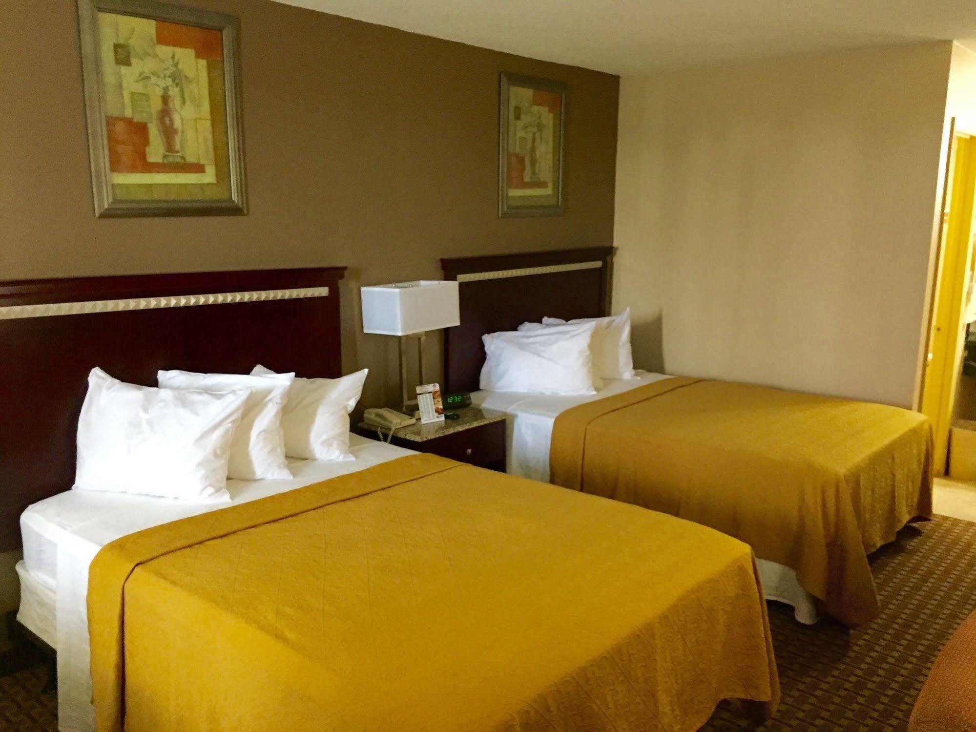 Rodeway Inn ブッシュネル  エクステリア 写真