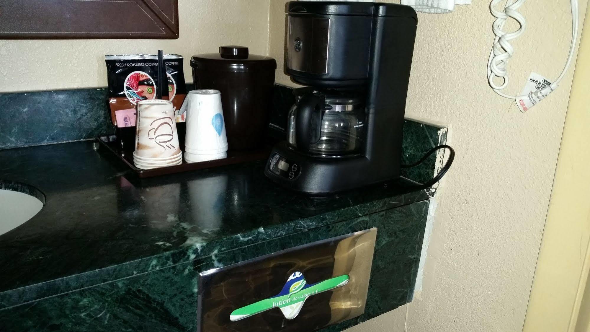 Rodeway Inn ブッシュネル  エクステリア 写真