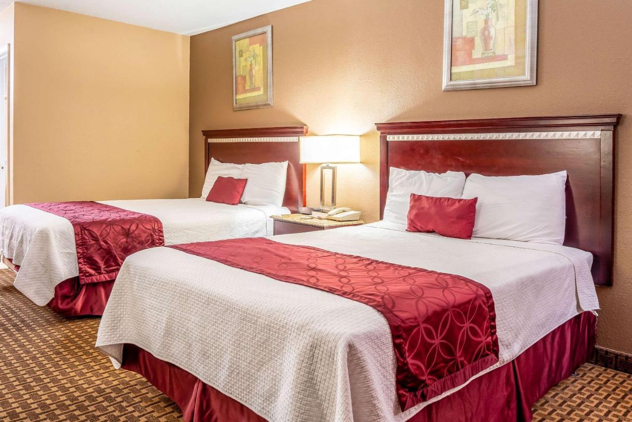 Rodeway Inn ブッシュネル  エクステリア 写真