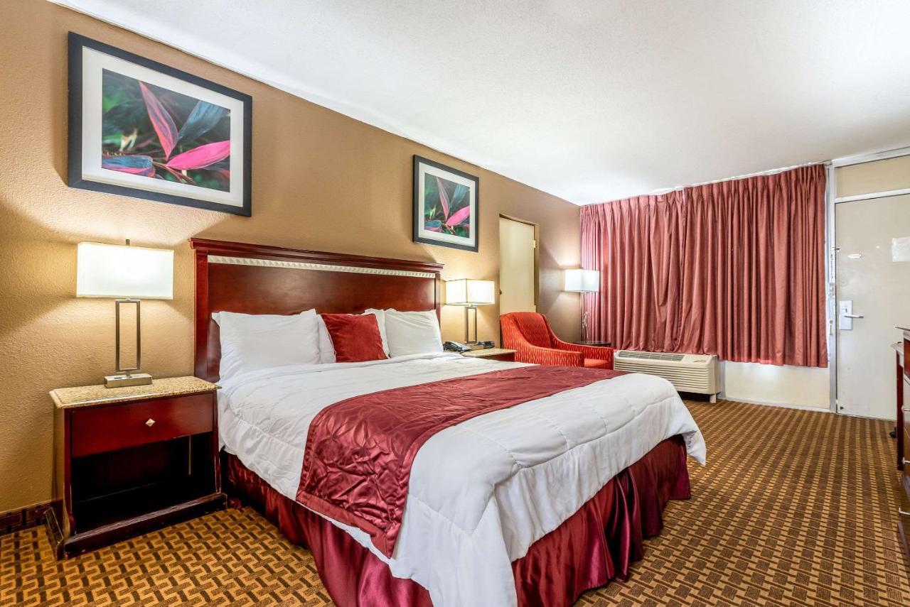 Rodeway Inn ブッシュネル  エクステリア 写真