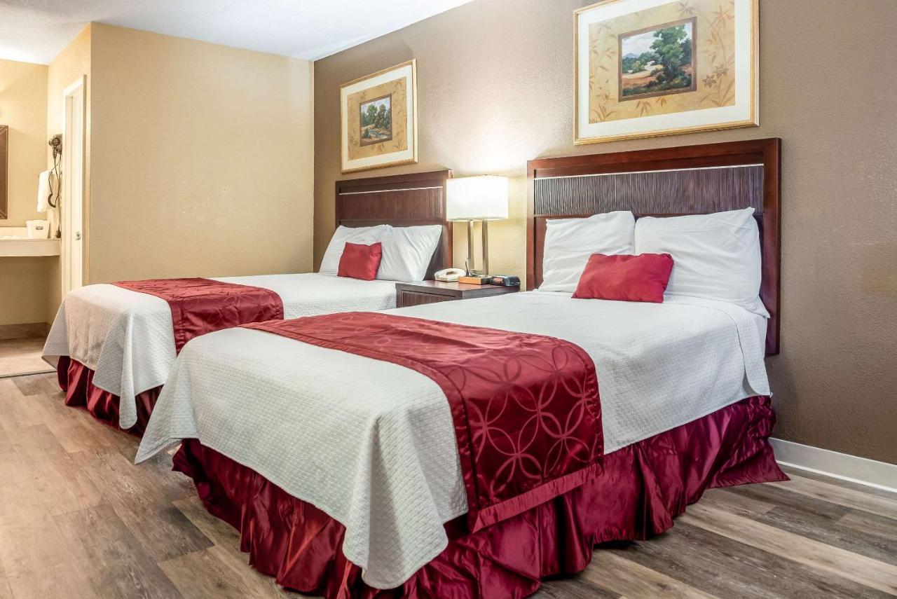 Rodeway Inn ブッシュネル  エクステリア 写真